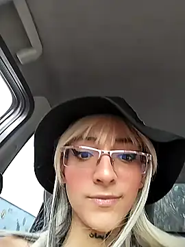 Snapshot of Dani_pegin chatting on 01/31/25, 04:06 Dani pegin online show from 01/31/25, 04:06