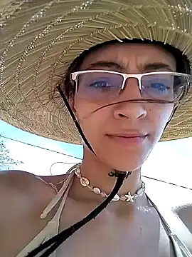 Snapshot of Dani_pegin chatting on 02/14/25, 12:47 Dani pegin online show from 02/14/25, 12:47