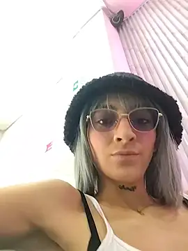 Snapshot of Dani_pegin chatting on 10/25/25, 02:02 Dani pegin online show from 10/25/25, 02:02