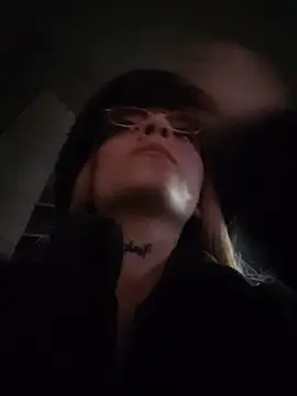 Snapshot of Dani_pegin chatting on 11/17/25, 11:43 Dani pegin online show from 11/17/25, 11:43