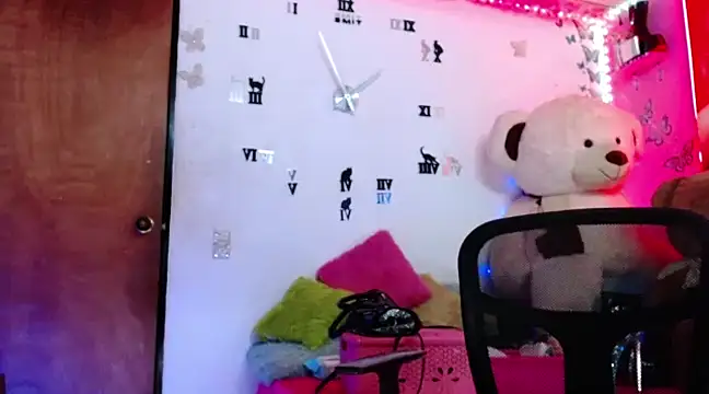 Snapshot of goddess_BigassCock chatting on 03/19/25, 12:04 goddess BigassCock online show from 03/19/25, 12:04