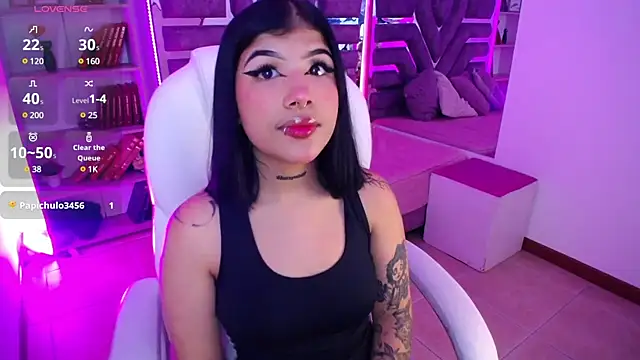 AliceWalker 11 online show from 02/03/25, 08:13