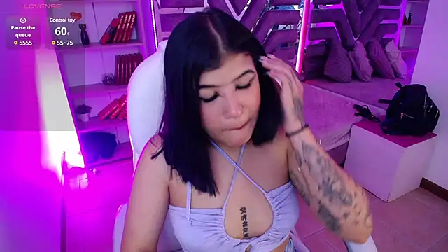 AliceWalker 11 online show from 02/04/25, 09:41