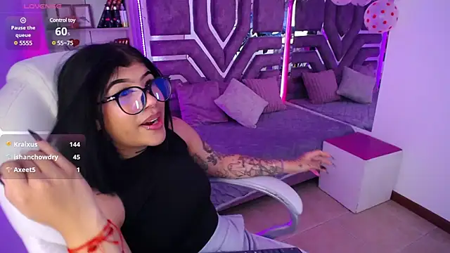 AliceWalker 11 online show from 02/21/25, 02:17