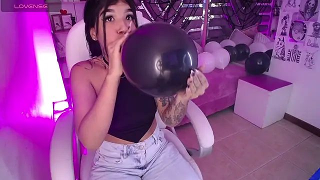 AliceWalker 11 online show from 10/17/25, 08:11