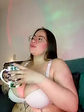 Snapshot of soofy__ chatting on 03/19/25, 04:14 soofy online show from 03/19/25, 04:14