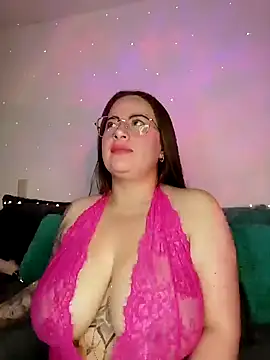 Snapshot of soofy__ chatting on 10/17/25, 03:53 soofy online show from 10/17/25, 03:53