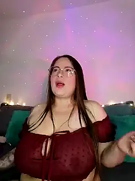 Snapshot of soofy__ chatting on 10/19/25, 02:29 soofy online show from 10/19/25, 02:29