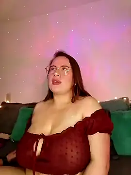 Snapshot of soofy__ chatting on 10/20/25, 04:35 soofy online show from 10/20/25, 04:35