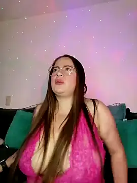 Snapshot of soofy__ chatting on 10/29/25, 02:47 soofy online show from 10/29/25, 02:47