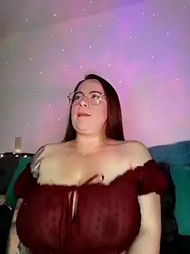 Snapshot of soofy__ chatting on 11/02/25, 02:30 soofy online show from 11/02/25, 02:30