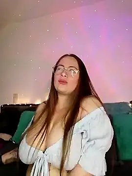 Snapshot of soofy__ chatting on 11/11/25, 02:33 soofy online show from 11/11/25, 02:33