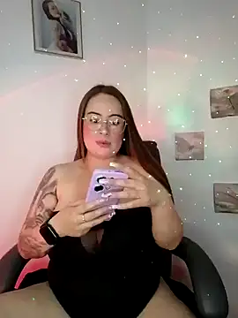 Snapshot of soofy__ chatting on 12/16/25, 03:33 soofy online show from 12/16/25, 03:33