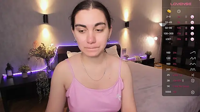 hannacheekss  online show from 12/12/24, 10:02