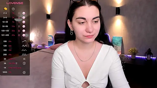 hannacheekss  online show from 02/12/25, 01:52