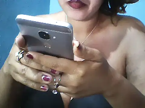 layanah12 online show from 02/14/25, 03:33