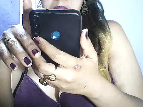 layanah12 online show from 10/12/25, 07:13