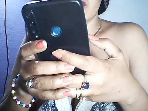 layanah12 online show from 02/13/26, 06:37