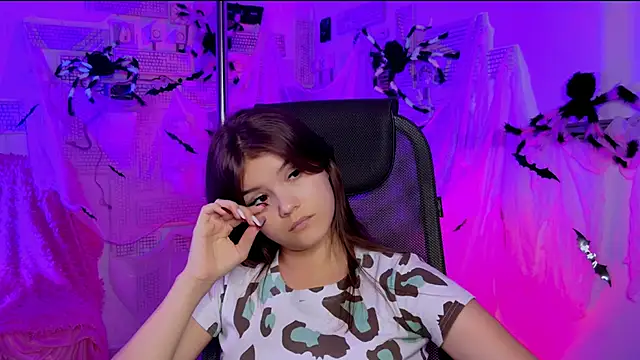 EvaThopson online show from 10/29/25, 12:07