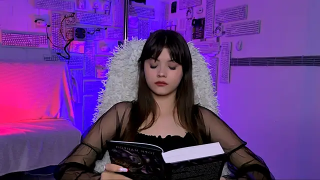 EvaThopson online show from 04/06/26, 10:16