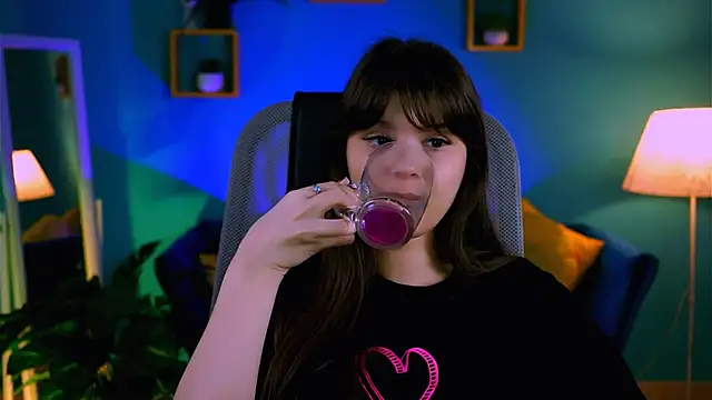 EvaThopson online show from 04/23/26, 10:03