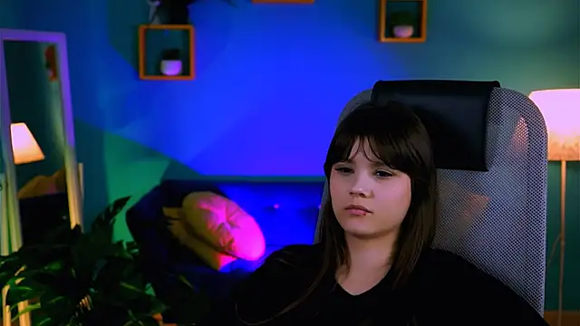 EvaThopson online show from 04/23/26, 12:29