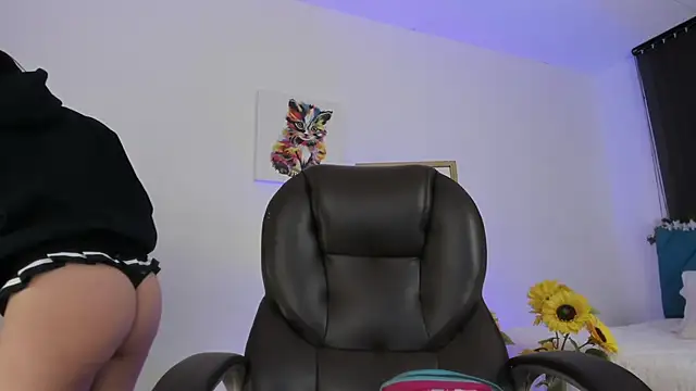 Snapshot of Escarlett_Wii chatting on 12/14/25, 01:27 Escarlett Wii online show from 12/14/25, 01:27