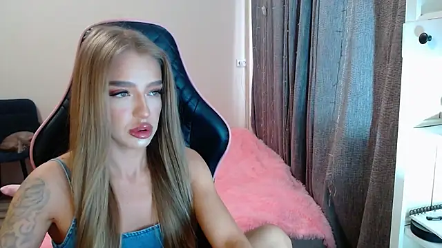 Snapshot of lonely_dreamm chatting on 02/07/25, 10:29 lonely dreamm online show from 02/07/25, 10:29