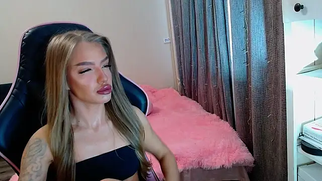 Snapshot of lonely_dreamm chatting on 02/08/25, 09:03 lonely dreamm online show from 02/08/25, 09:03