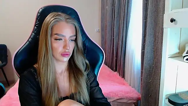 Snapshot of lonely_dreamm chatting on 02/09/25, 10:53 lonely dreamm online show from 02/09/25, 10:53