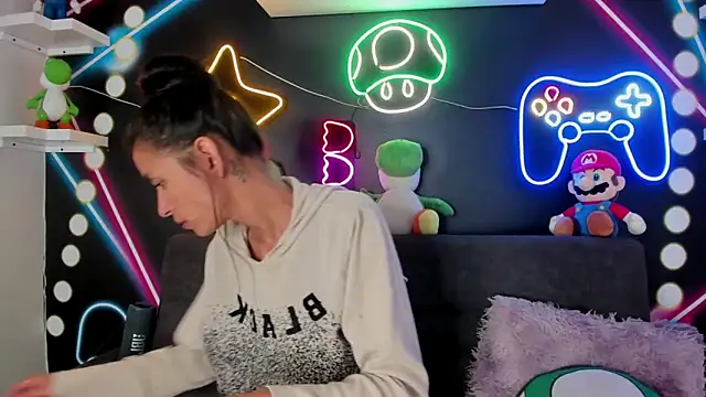 ChanelAdamss  online show from 03/06/25, 07:54