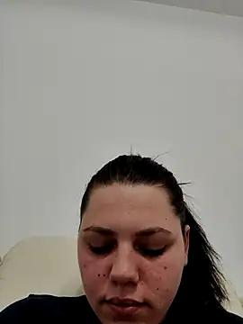 Snapshot of leeya_lee chatting on 01/21/25, 01:18 leeya lee online show from 01/21/25, 01:18