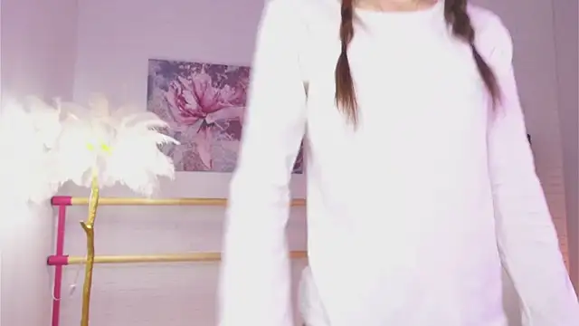 Snapshot of lylylovesyou chatting on 12/23/24, 05:39 lylylovesyou online show from 12/23/24, 05:39