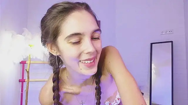 Snapshot of lylylovesyou chatting on 12/24/24, 08:44 lylylovesyou online show from 12/24/24, 08:44