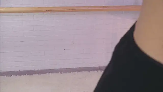 Snapshot of lylylovesyou chatting on 01/06/25, 05:52 lylylovesyou online show from 01/06/25, 05:52