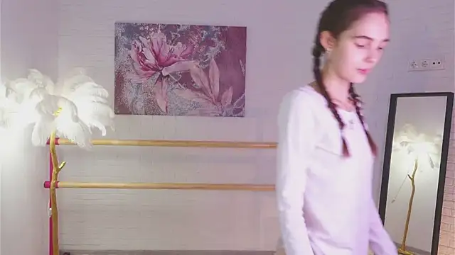 Snapshot of lylylovesyou chatting on 01/11/25, 06:03 lylylovesyou online show from 01/11/25, 06:03