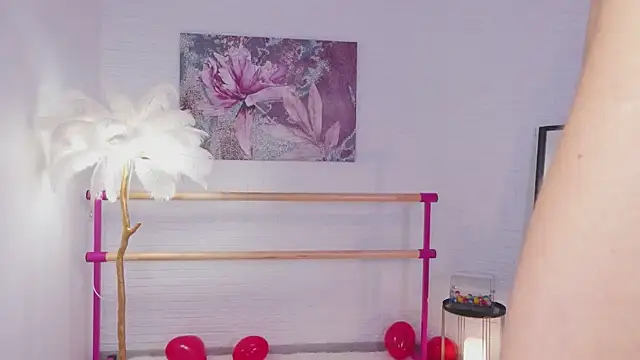 Snapshot of lylylovesyou chatting on 02/17/25, 09:56 lylylovesyou online show from 02/17/25, 09:56