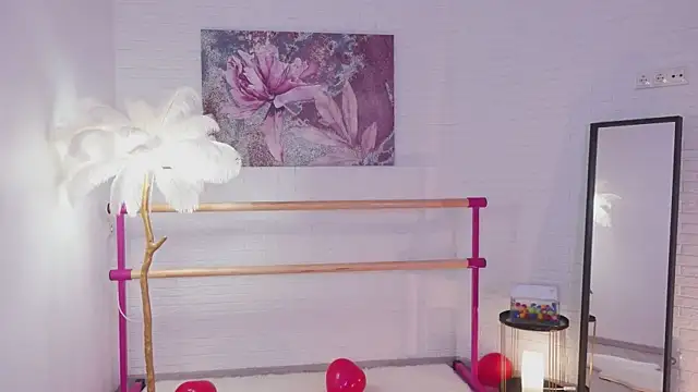 Snapshot of lylylovesyou chatting on 02/20/25, 05:44 lylylovesyou online show from 02/20/25, 05:44