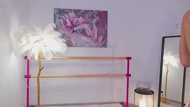 Snapshot of lylylovesyou chatting on 02/24/25, 10:15 lylylovesyou online show from 02/24/25, 10:15