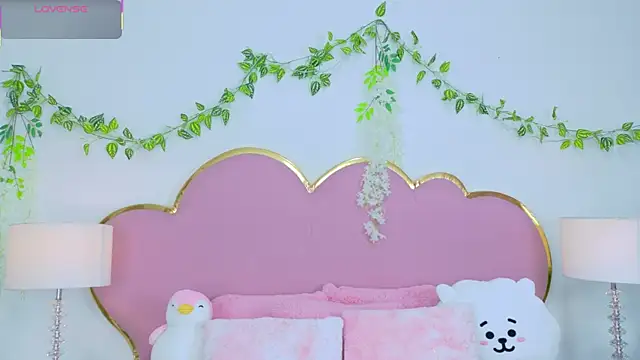 NahiaraReina online show from 10/22/25, 01:33