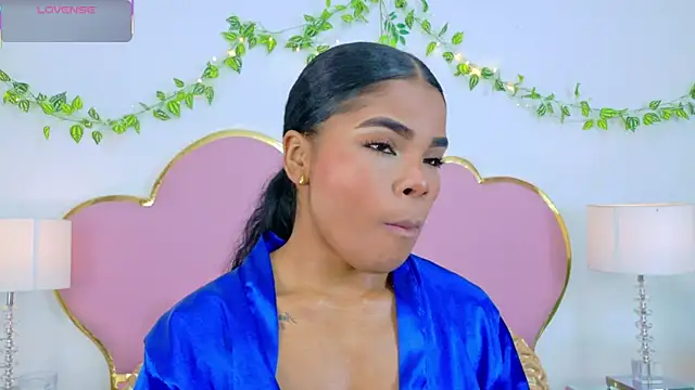 NahiaraReina online show from 10/28/25, 12:52