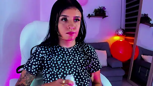 yenny garcia online show from 11/04/25, 06:18