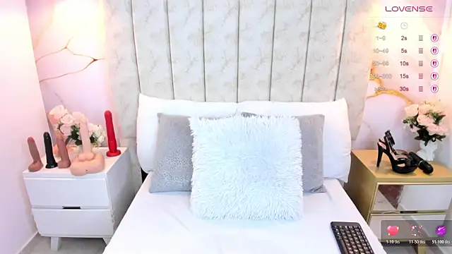 LauraSmith-01 online show from 12/14/25, 06:45