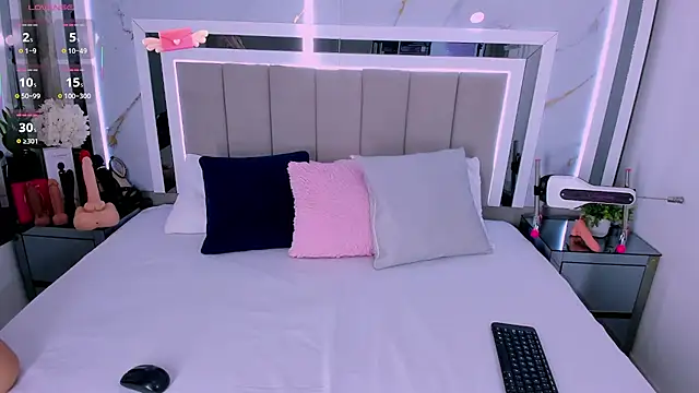 LauraSmith-01 online show from 04/22/26, 06:42