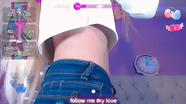 Snapshot of Babyaleja chatting on 02/18/25, 12:39 Babyaleja online show from 02/18/25, 12:39