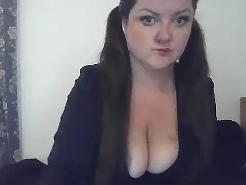 Snapshot of LacyLouxxx chatting on 12/04/24, 10:57 LacyLouxxx online show from 12/04/24, 10:57