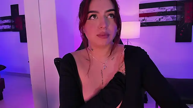 Snapshot of AnnikaMerliahh_ chatting on 02/18/25, 06:15 AnnikaMerliahh online show from 02/18/25, 06:15