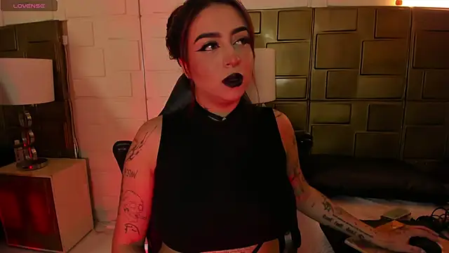 Snapshot of AnnikaMerliahh_ chatting on 03/05/25, 12:00 AnnikaMerliahh online show from 03/05/25, 12:00