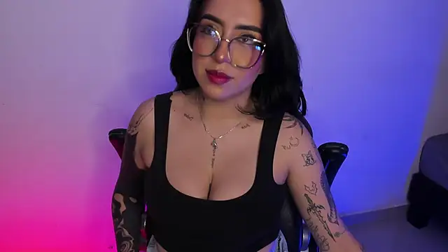 Snapshot of AnnikaMerliahh_ chatting on 10/17/25, 03:20 AnnikaMerliahh online show from 10/17/25, 03:20