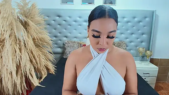 EileenBenzon online show from 02/22/25, 04:09